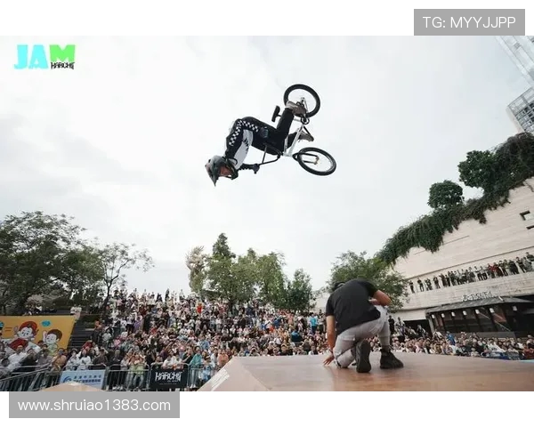 重庆滑板队勇闯极限运动嘉年华的奋斗与突破之路